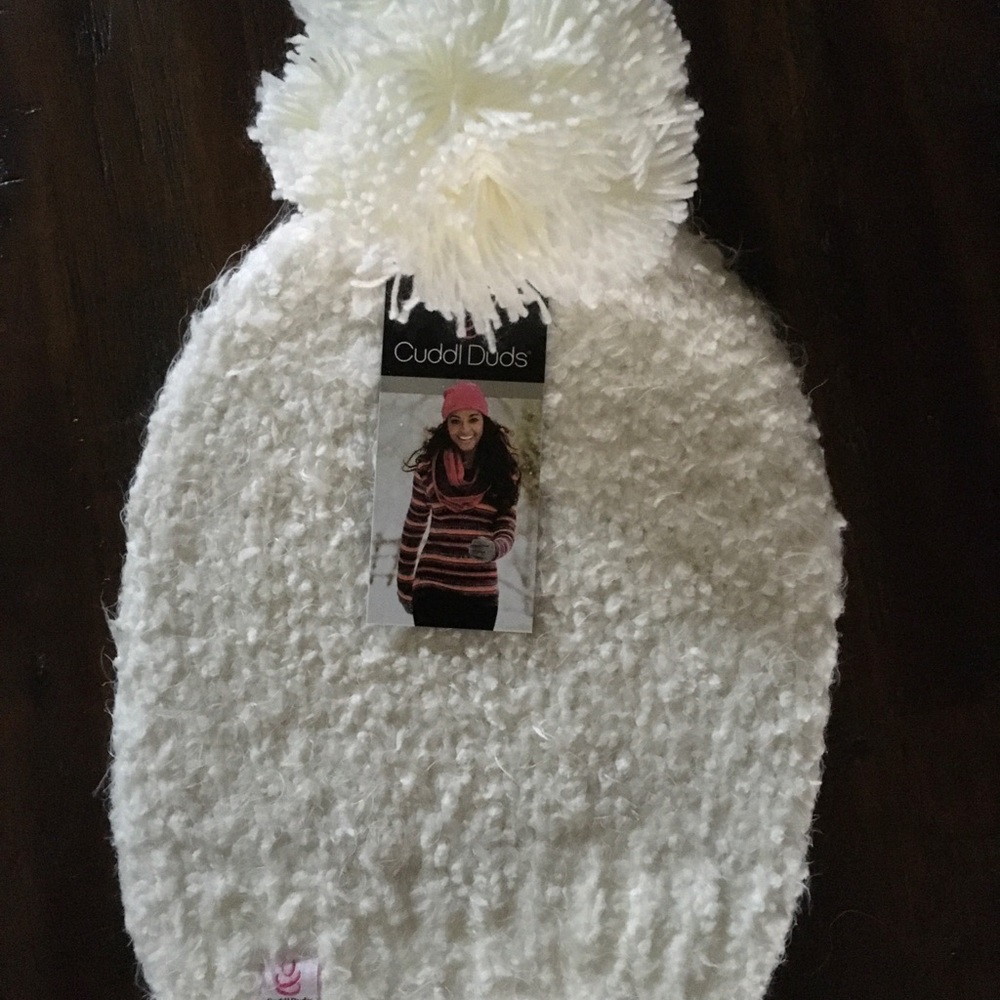 Cuddlduds New ivory winter hat w/ Pom super soft